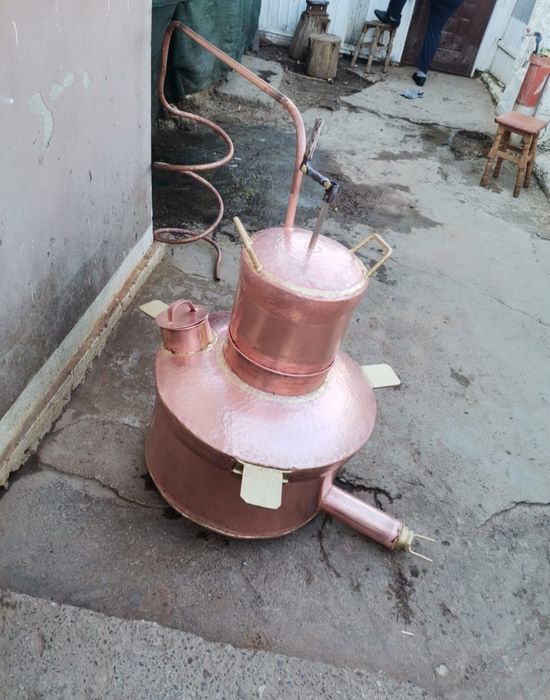 Vând cazane de țuică din cupru alimentar orice mărimea mai multe infor