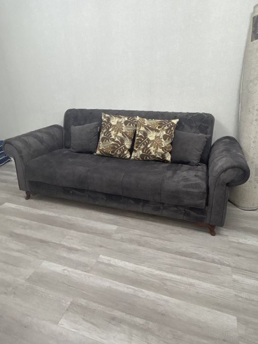 Диван в отличном состоянии от бренда “DivaLux”