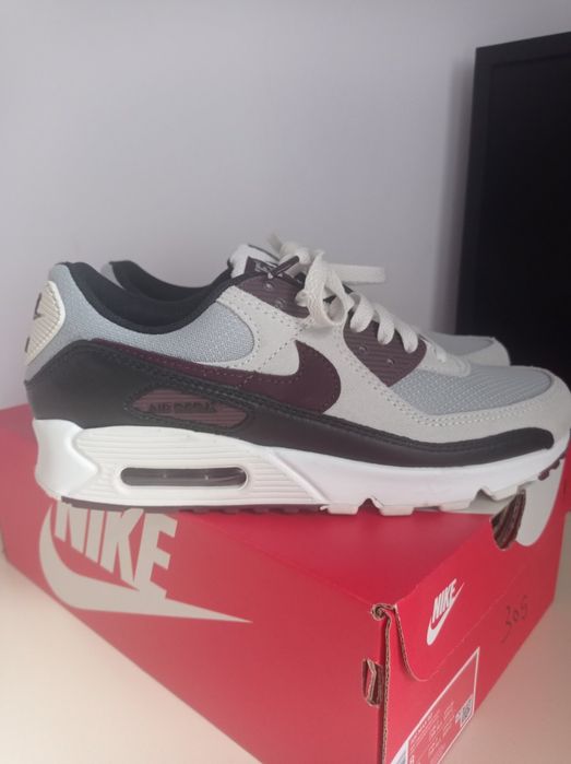 Nike Air Max 90.