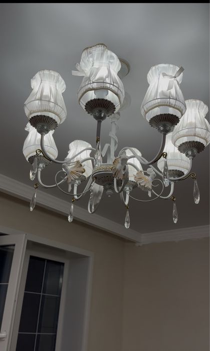 Продам люстру для спальни девочки