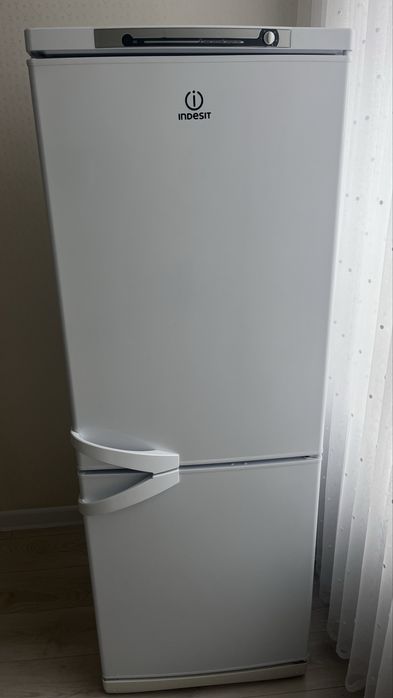 Холодильник Indesit