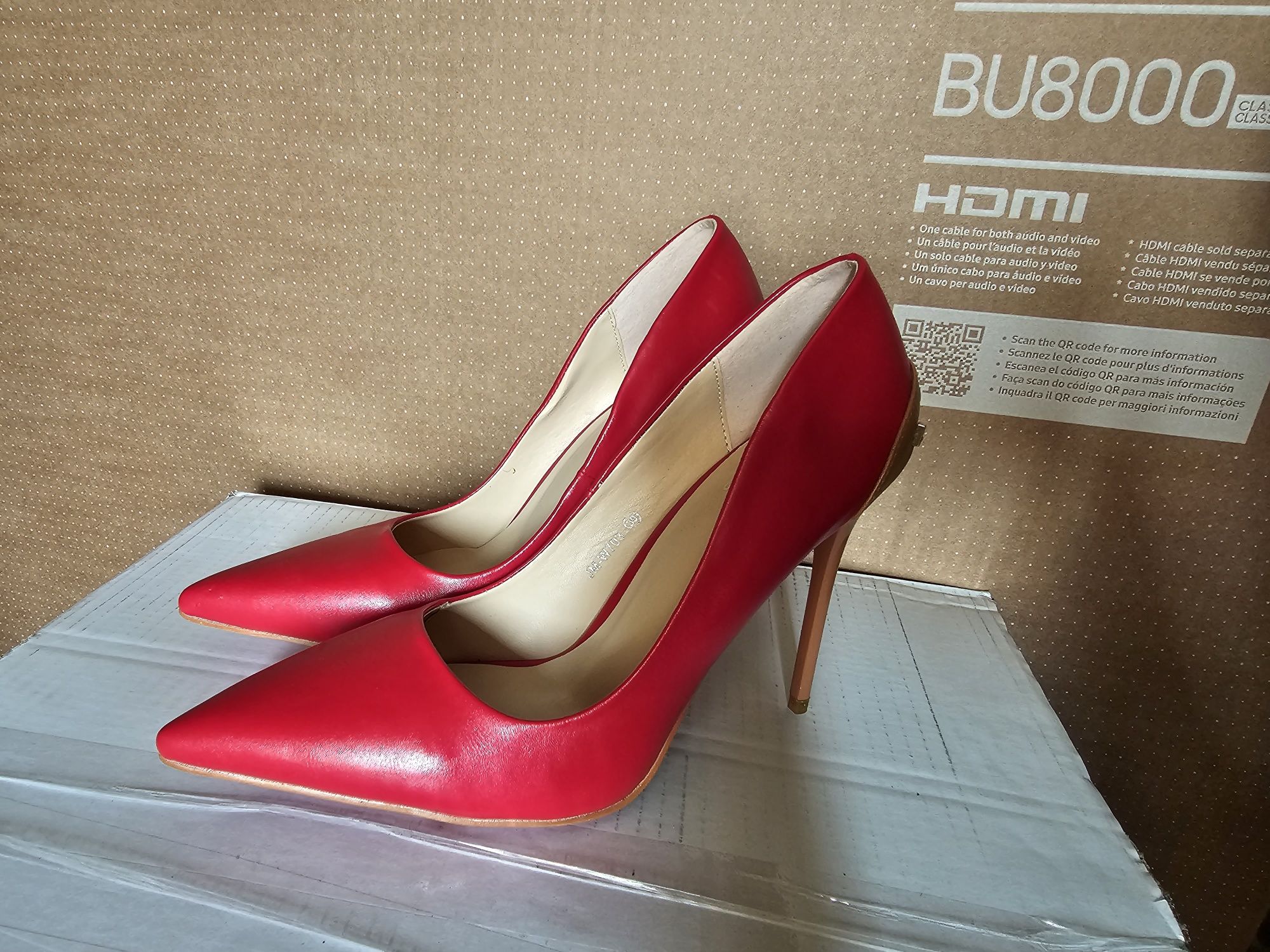 Pantofi stiletto eleganti