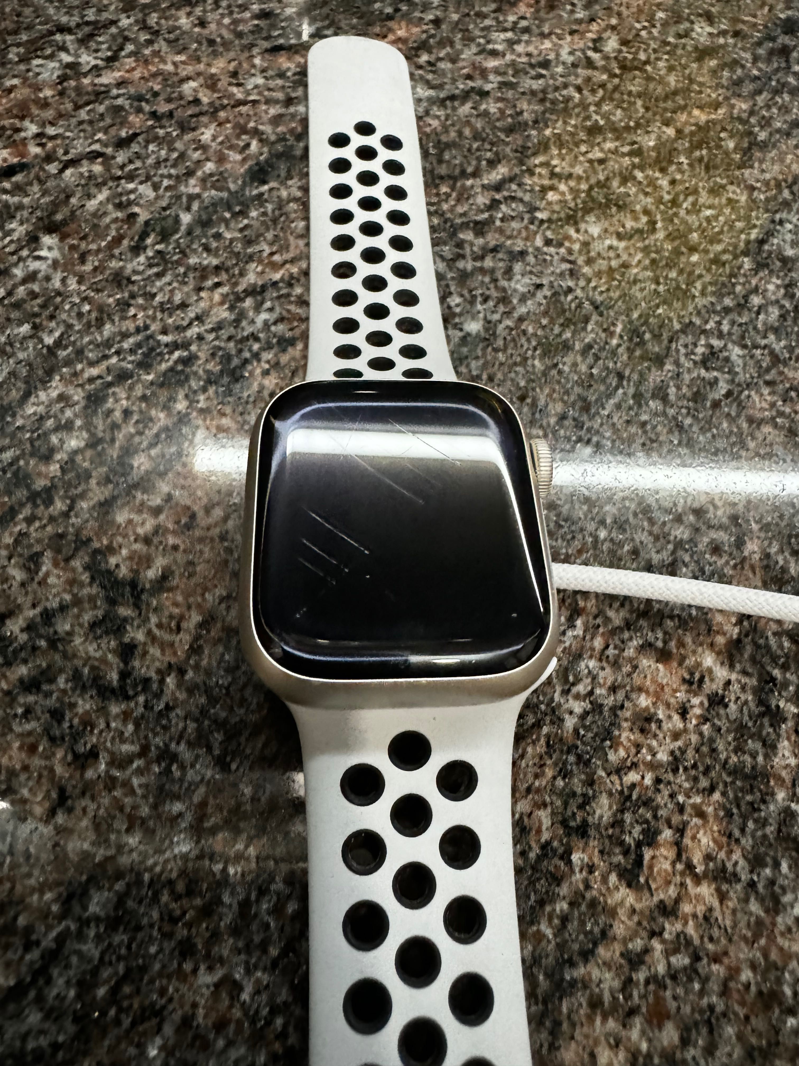 Apple Watch S7 Nike GPS 41mm