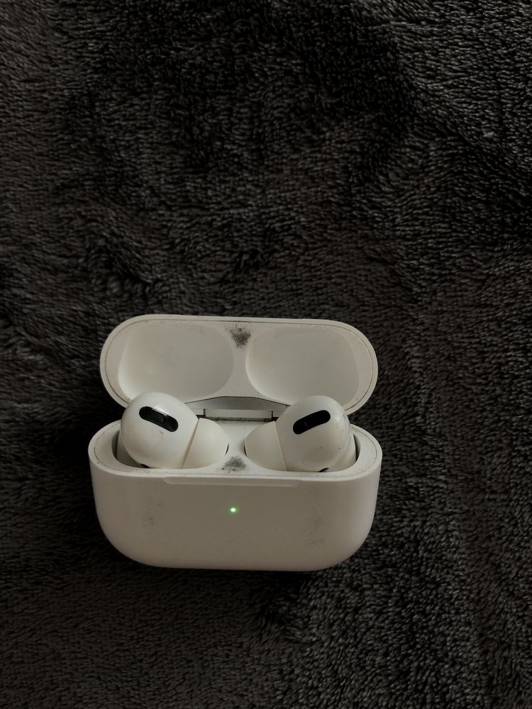 Слушалки AirPods Pro