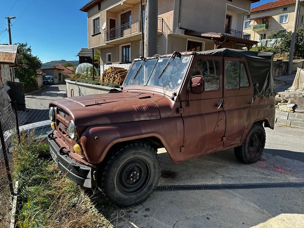 Продавам запазен Uaz 469