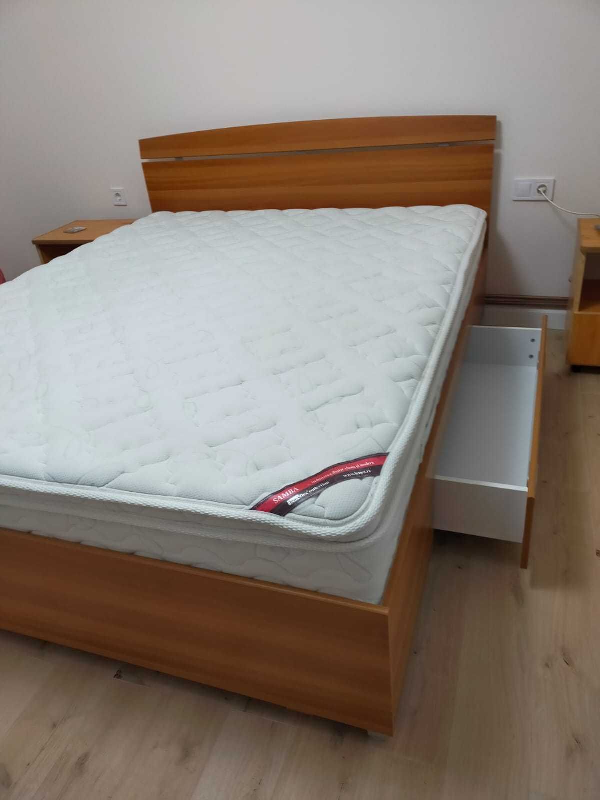 Set: pat dublu cu noptiere și comodă