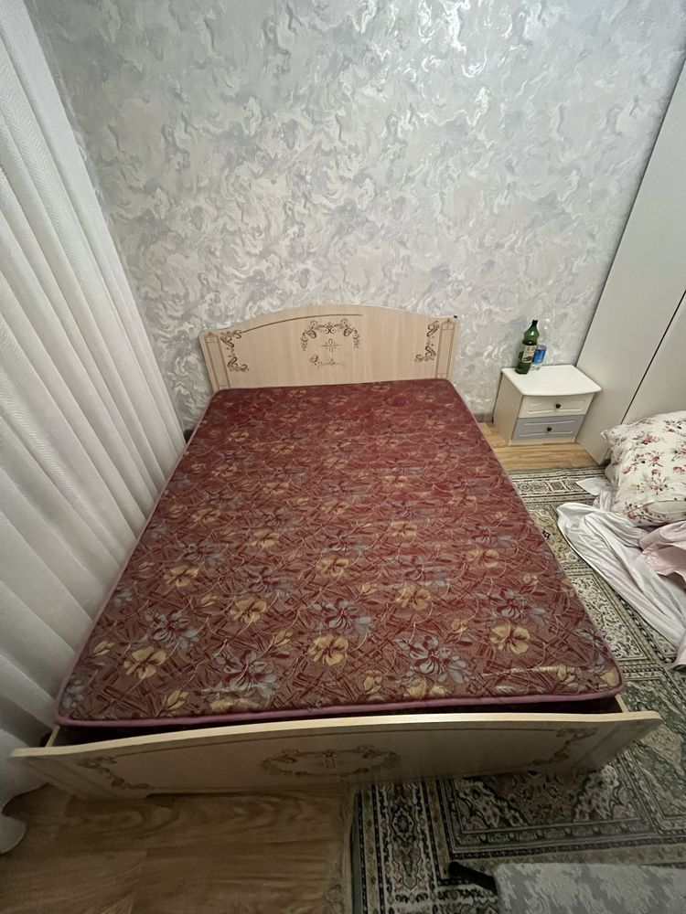 Продам двухспальную кровать