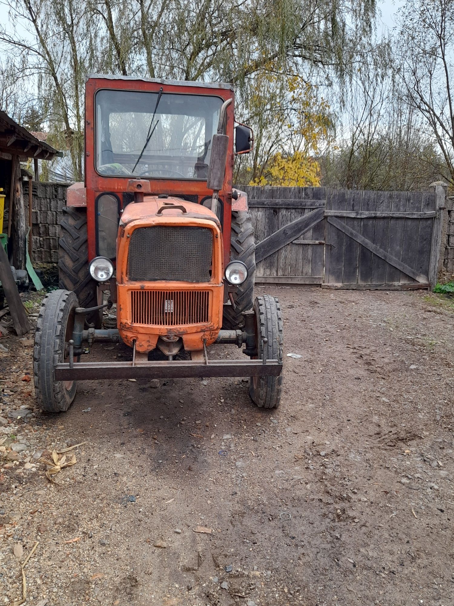 Vând tractor fiat