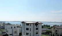 Apartamente, Garsoniere, Curte, Parcare, Vedere spre Lac si Mare