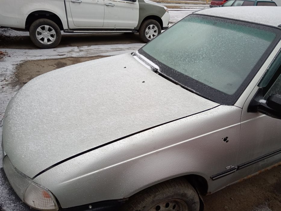 Продам дэу нэксия по запчастям двигатель трамблерный работает хорошо