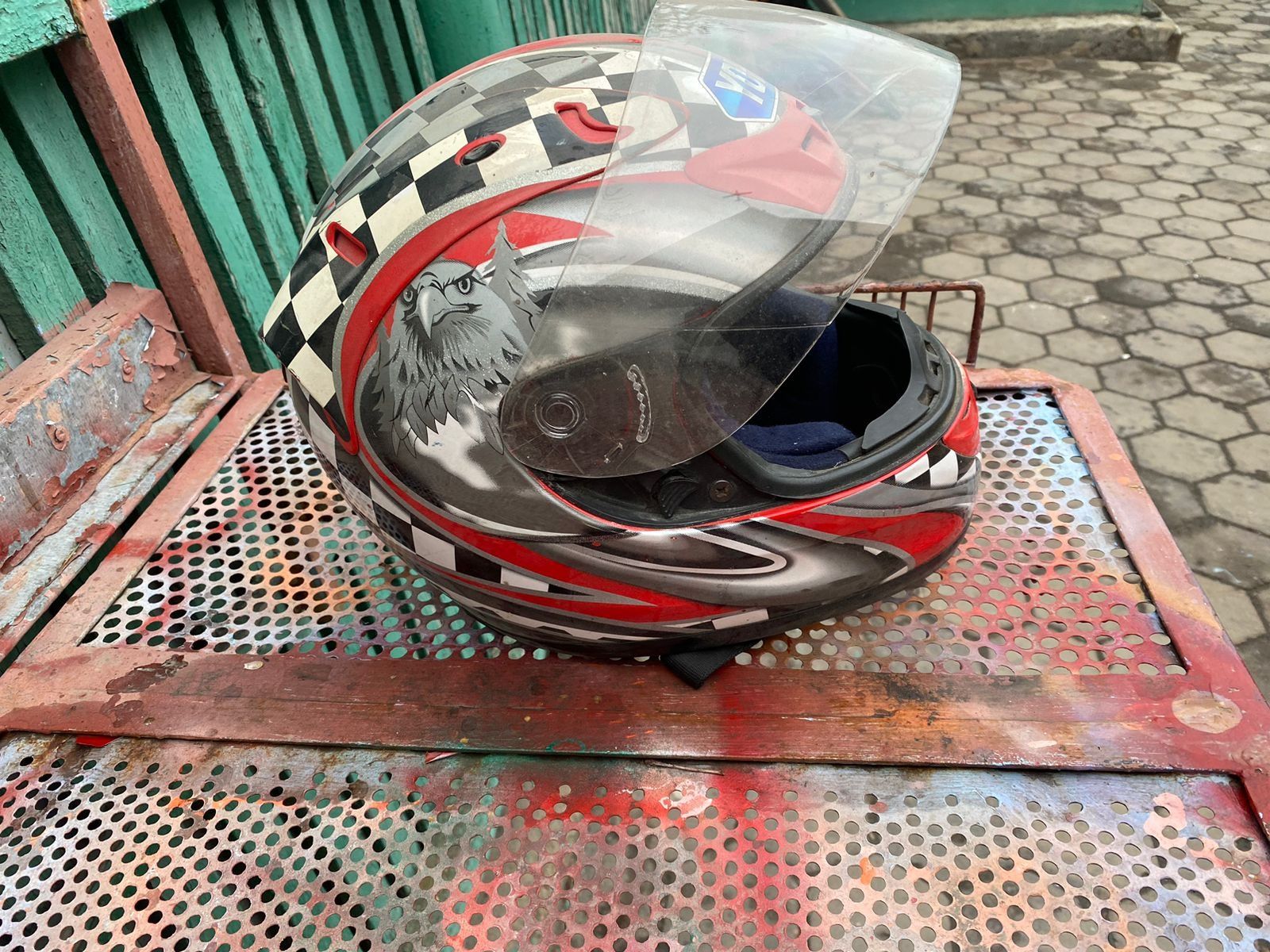 Мото шлем почти новый