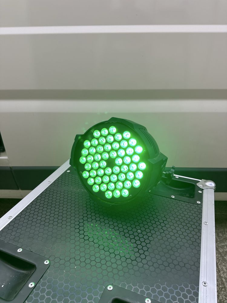 Продавам лед пар 54х3w RGB