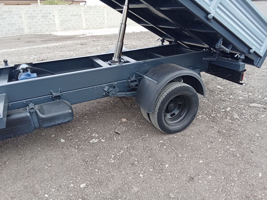 Iveco basculabil pe 3 parti