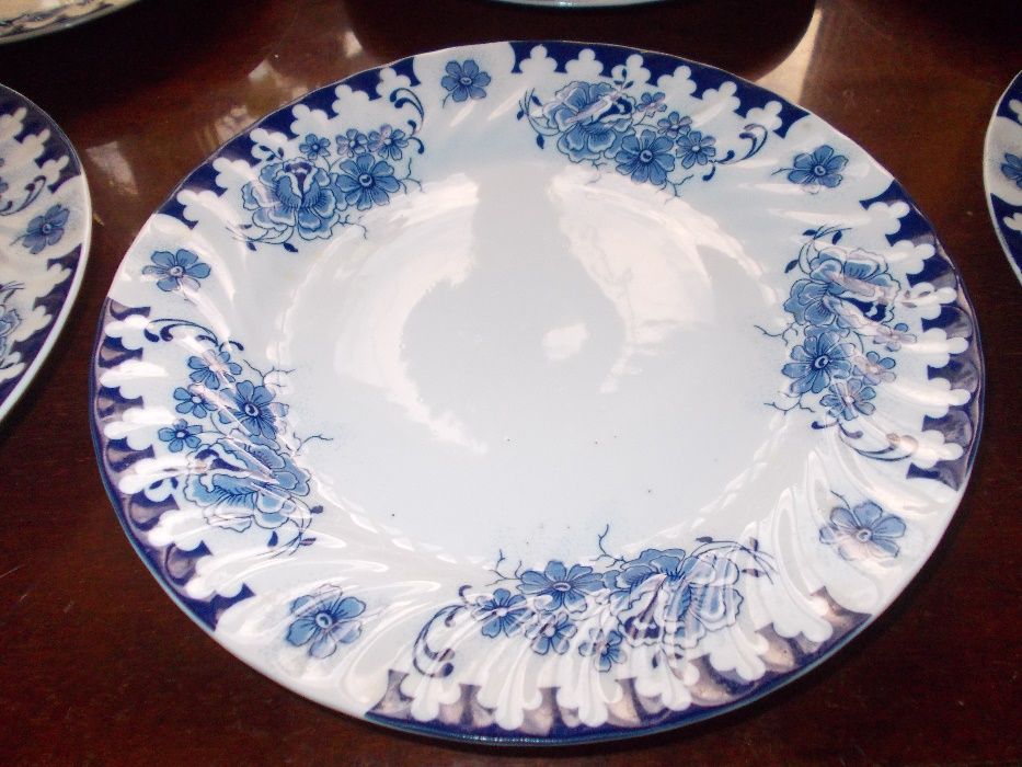 Farfurii intinse din portelan