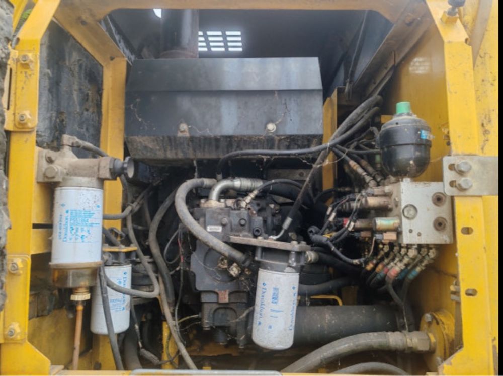 Excavator pe Roti Komatsu PW140-7