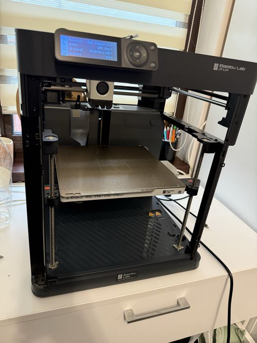 Imprimanta 3D Bambu Lab P1P cu 200 ore