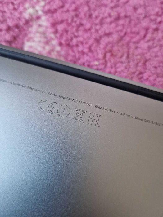 Defect MacBooK PRO (13-INCH, 2016, FOUR Thunderbolt 3 PORTS)