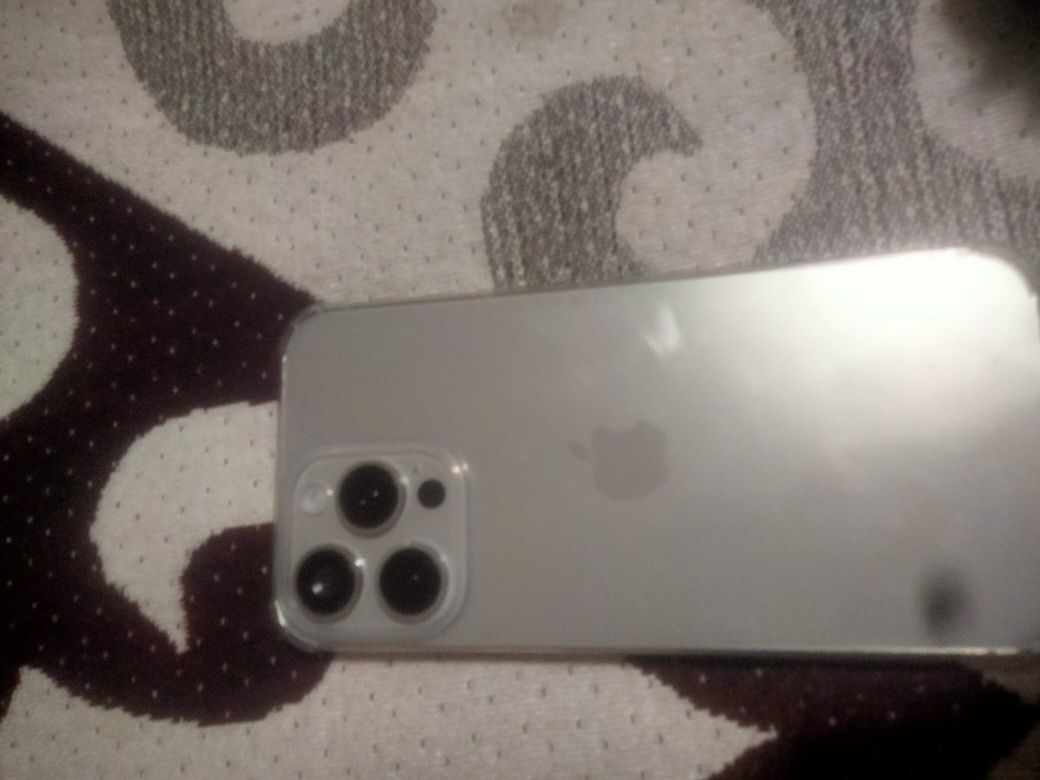 iPhone 15pro max  1теребайт внутри android  новыи с коробкой