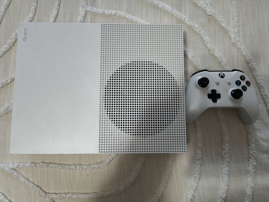 Xbox one s 1TB +3 jocuri