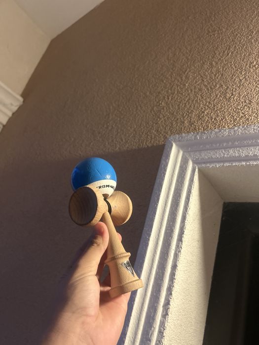 Vând kendama krom pop lol sticky