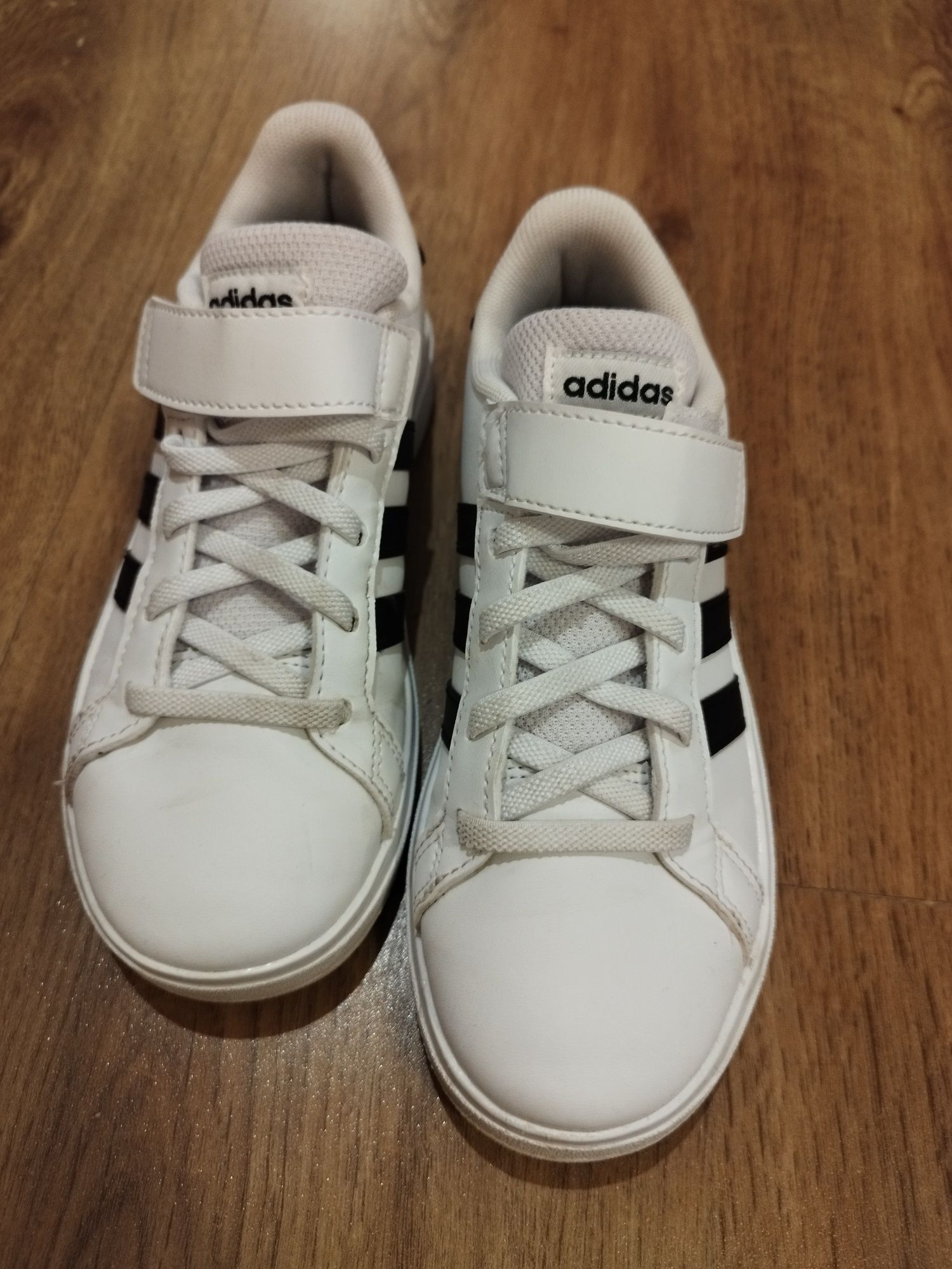 Adidas mărime 33, impecabili