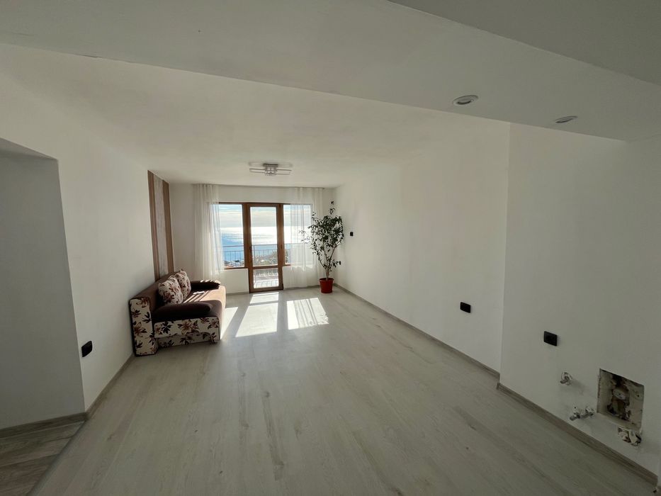 Продавам двустаен 82кв/м апартамент