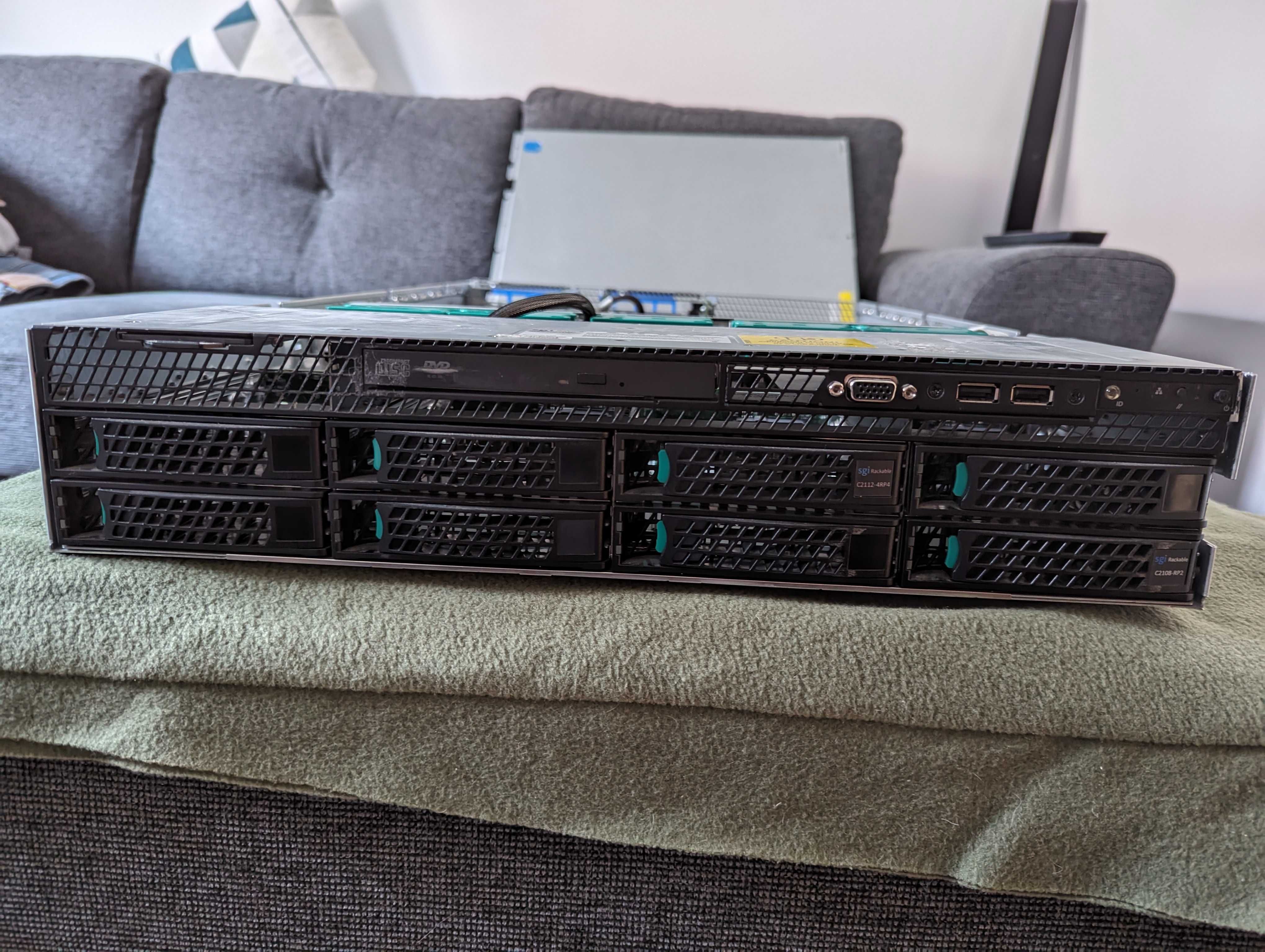 Server Intel SG2600G2-2×E5-2620 v2,
96GB, 8 x LFF Rack Server