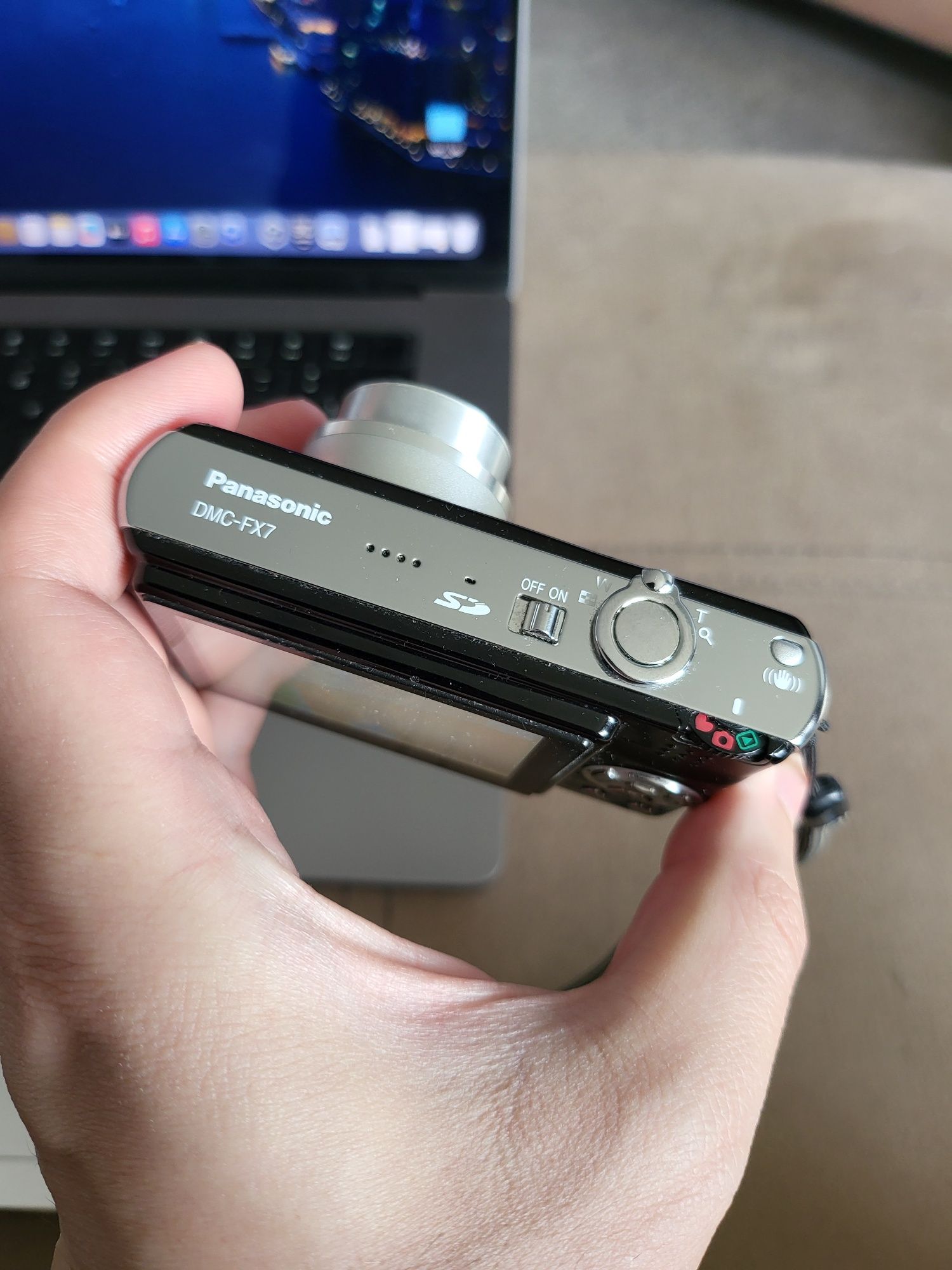 Sony T300 и Panasonic FX7 фотоапарати