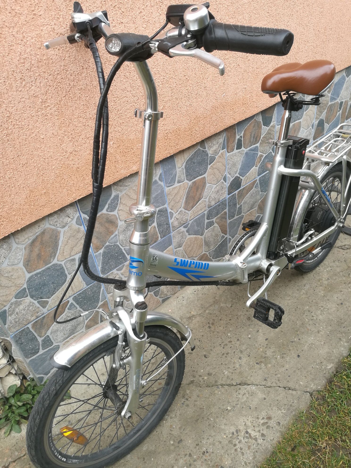Bicicleta electrică pliabilă