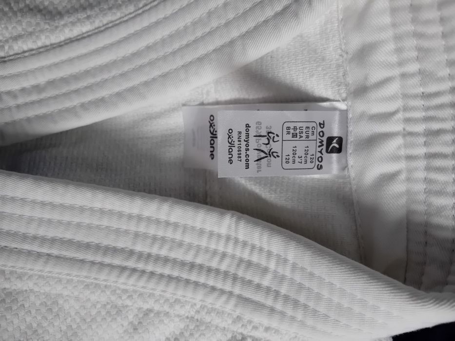 Vând costum karate/judo copii - nou, cu eticheta marca Decathlon