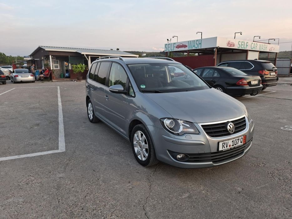 Vw Touran 2010  1.9  Tdi  7 Locur Adusa Recenti
Motorizare 1.9 Tdi 6.