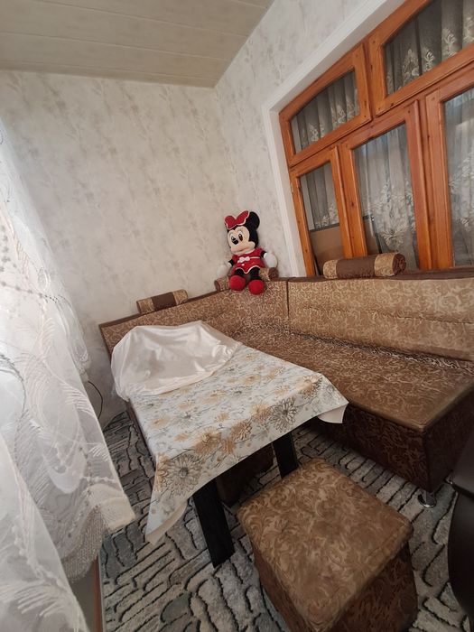 Продаеться диван.уголок.детский стол со стульями