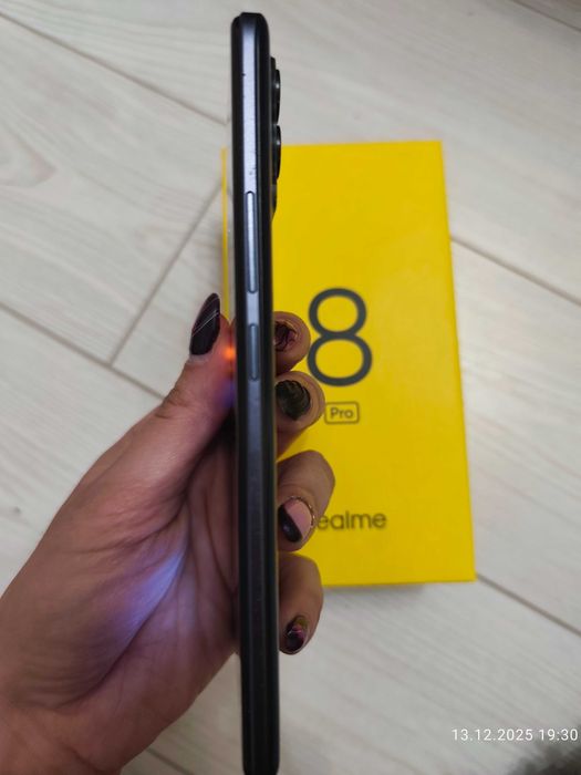 Смартфон Realme 8 Pro