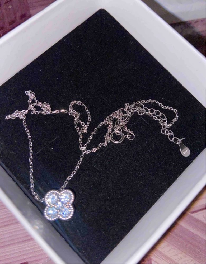 Колие сребърно с цирконии van cleef детелина 100% сребро бижу