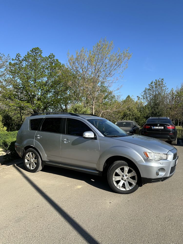 Mitsubishi outlander 4x4 2012  Xenon 2.2 Diesel automat 156 CP