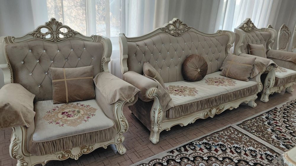 Продам диван и два кресла