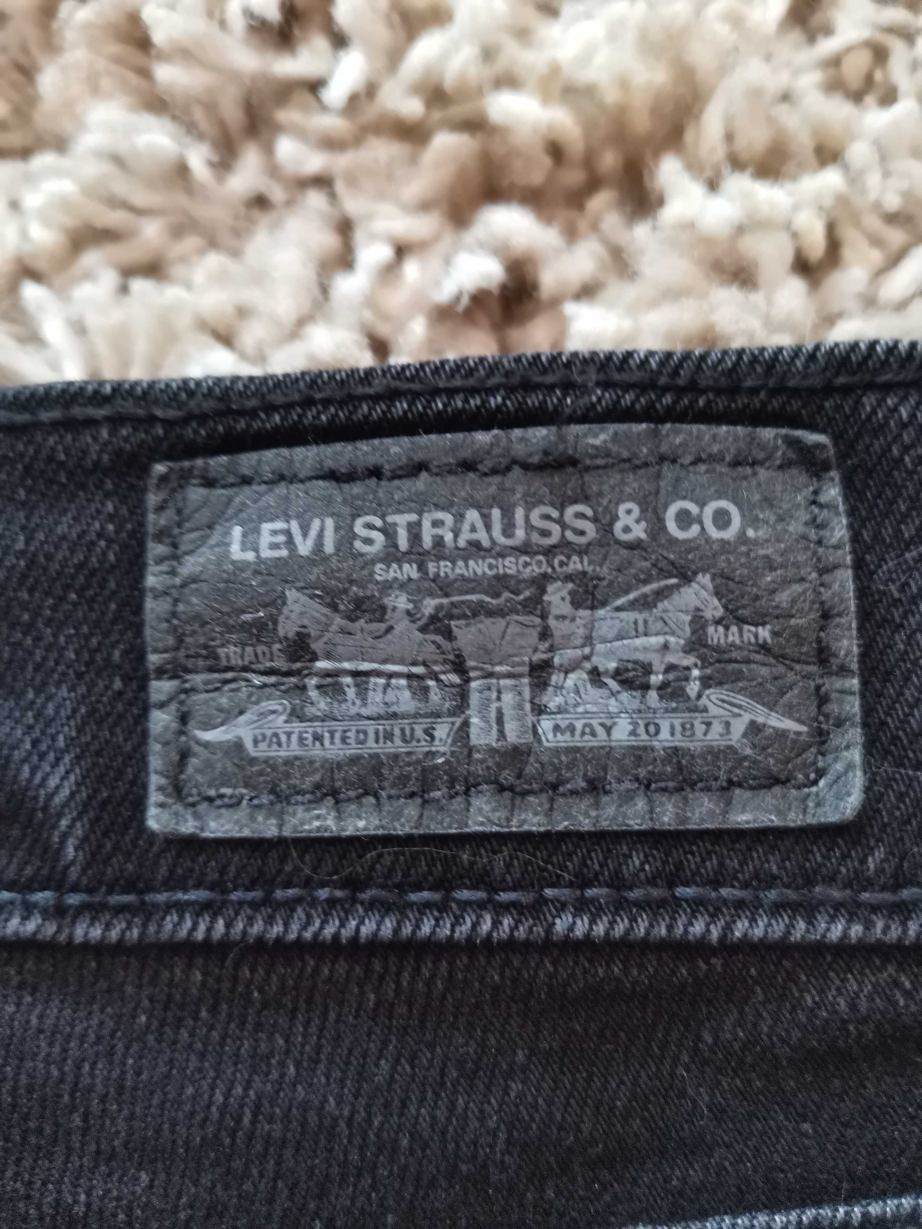 Дамски дънки Levis в отлично състояние