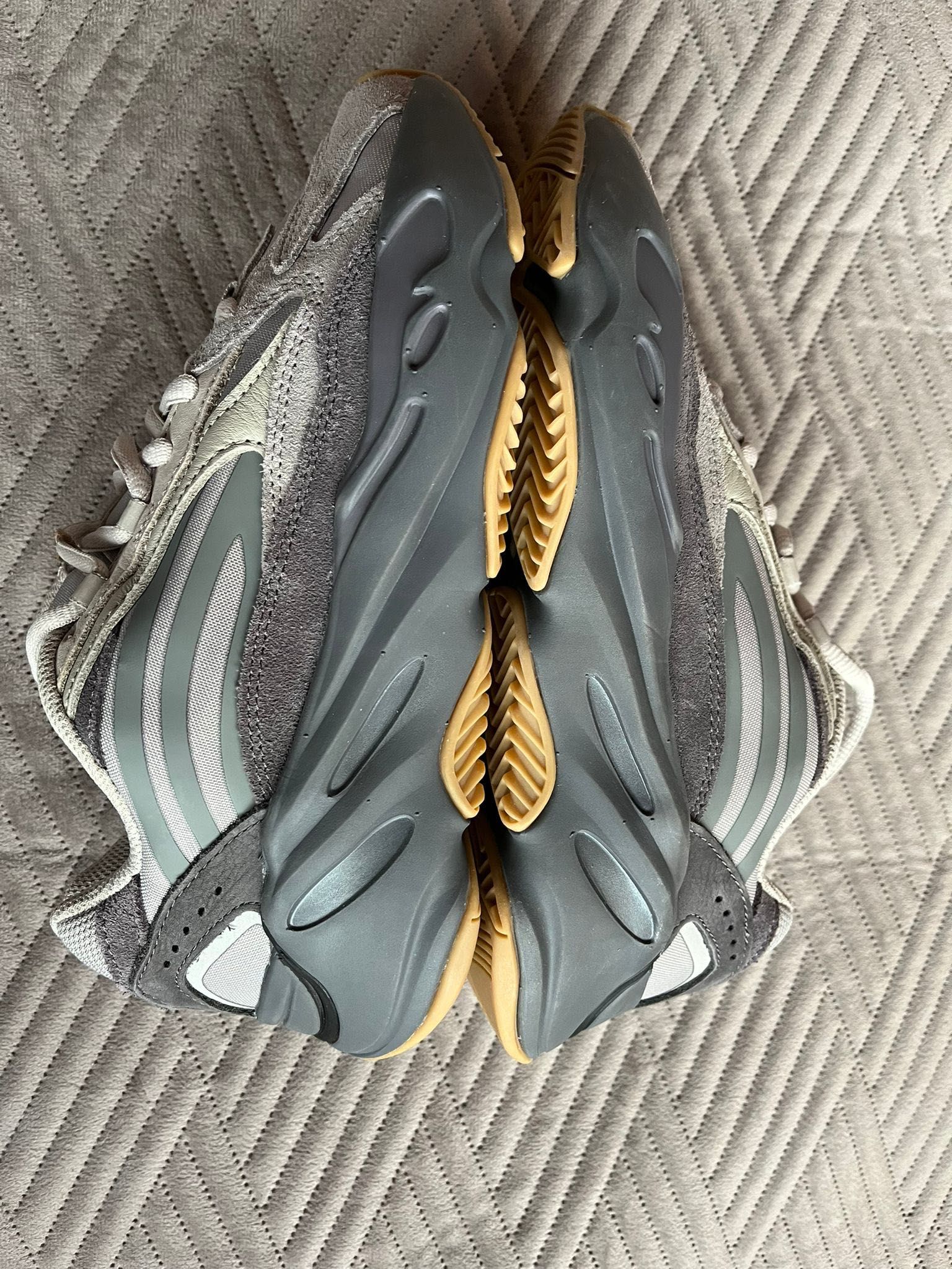 Yeezy 700 V2 Tephra Adidas Original