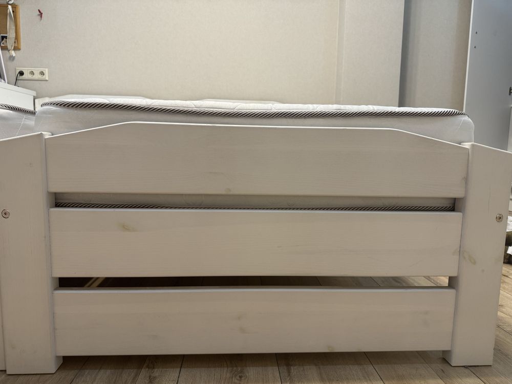 ПРОДАЕТЬСЯ КРОВАТЬ 200x90 кол-во 2