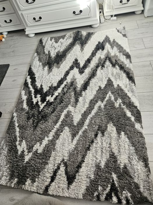 Covor alb negru gri