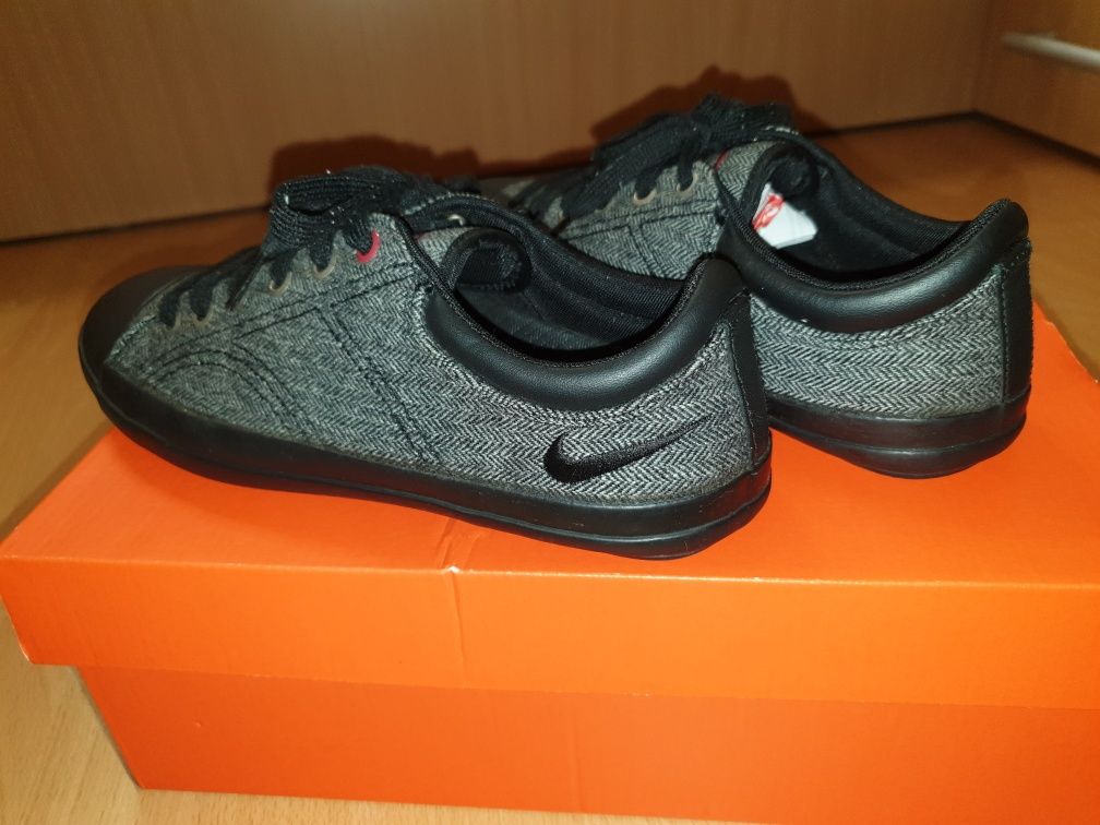 Tenesi sneakers casual Nike marime 39 impecabili