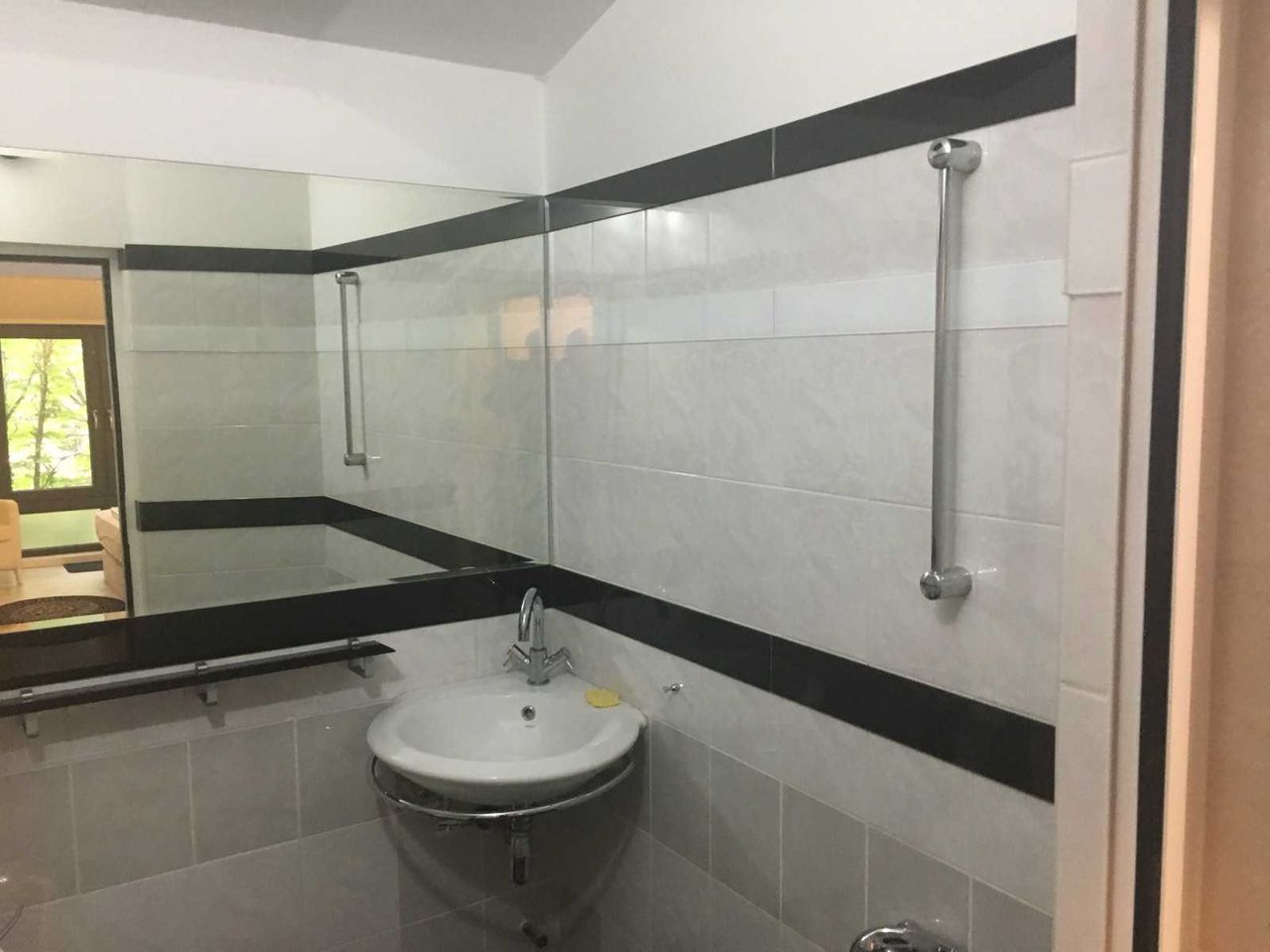 Дава се под наем Тристаен апартамент в София, Център - 82 кв.м за 765 € - Снимка #7