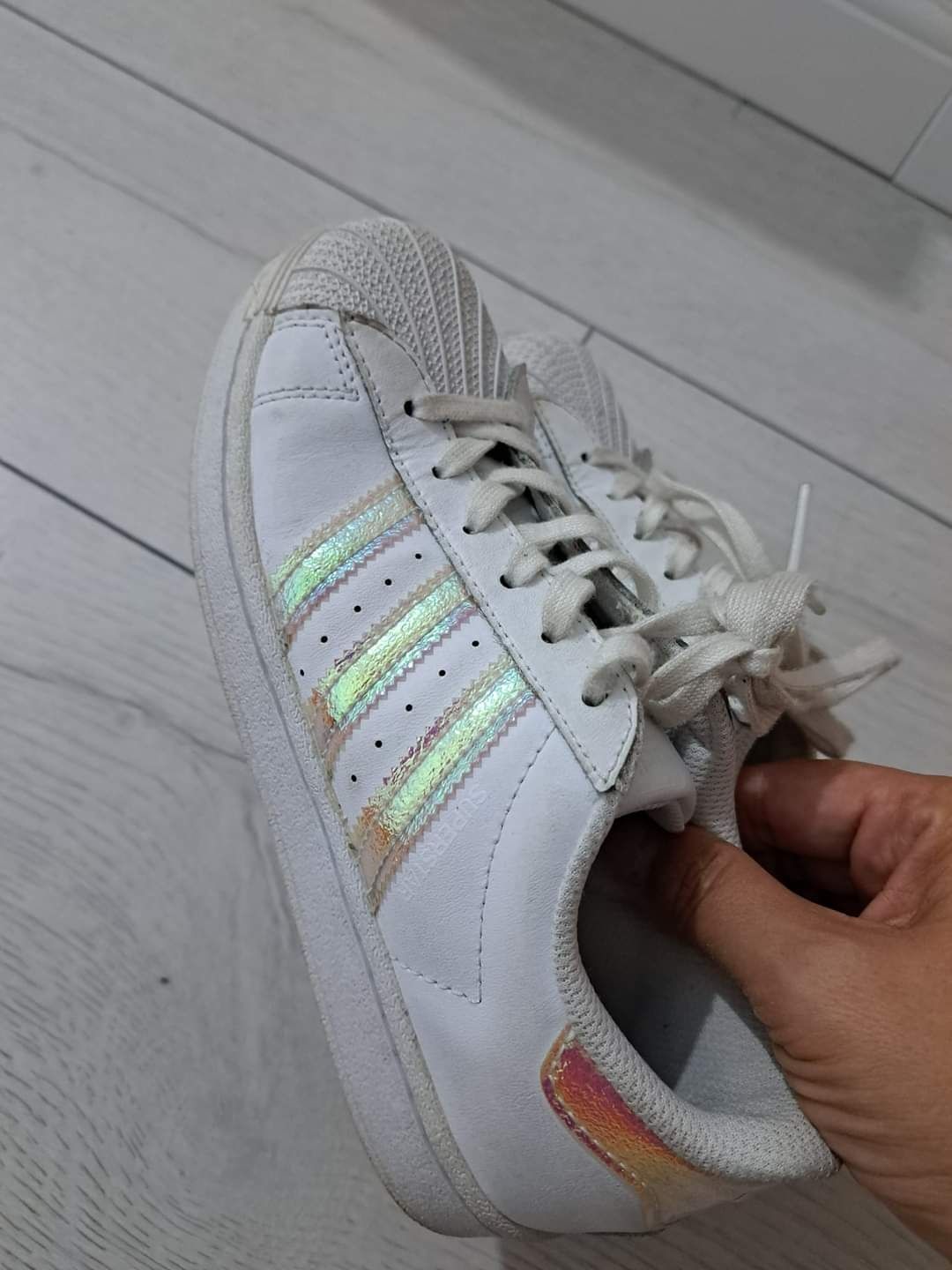 Adidasi adidas superstar marimea  34  cu 22 cm