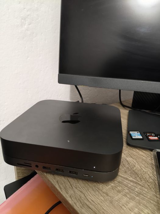 PC Apple Mac Mini i5 2018 + dock si tastatura Satechi