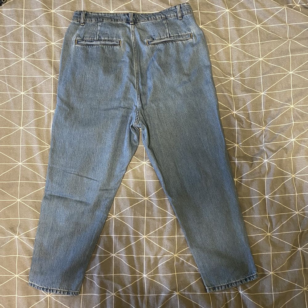 Blugi Zara aproape noi