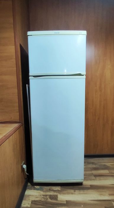 Холодильник сотилади