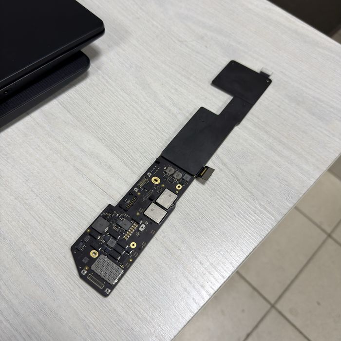 Материнская плата 256GB MacBook Air M1 A2337