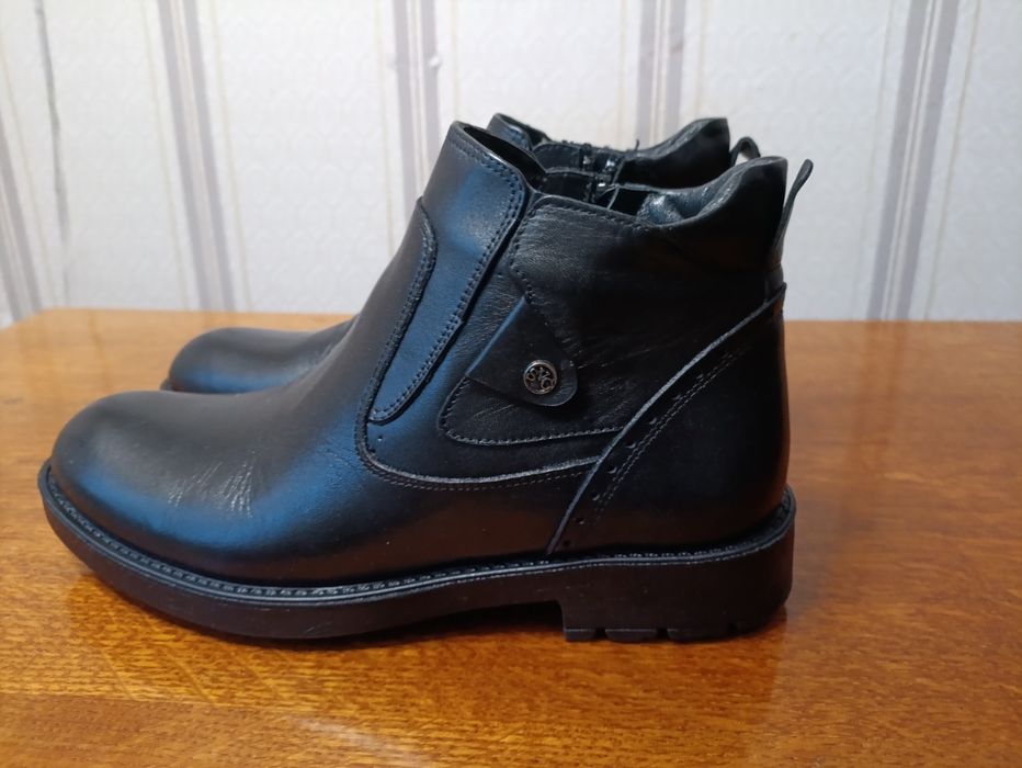 Продам зимние сапоги мужские 39 размер