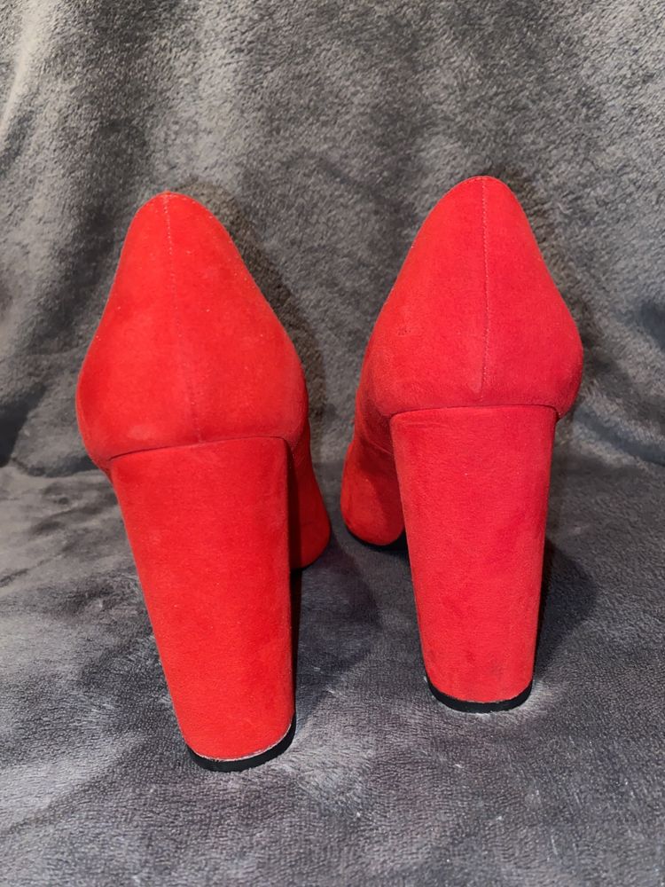 Pantofi cu toc roșii Bershka