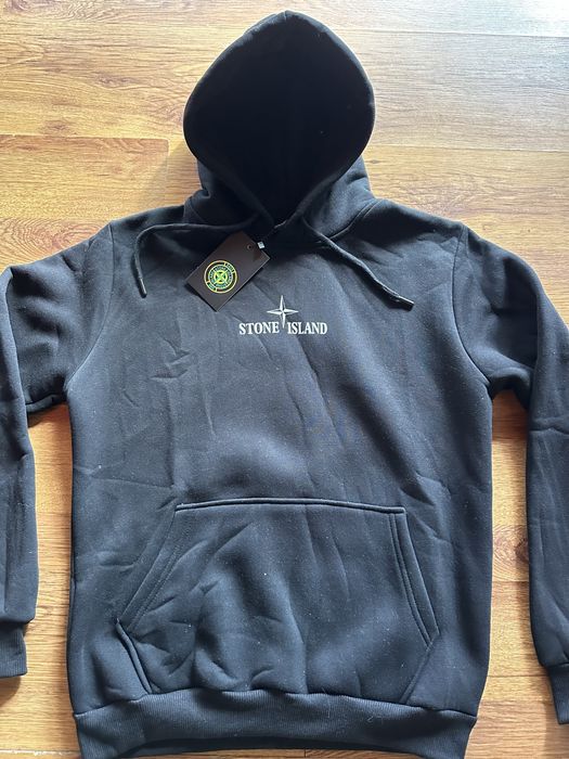 Мъжки,ватиран суитчер Stone Island в черно с голяма щампа на гърба